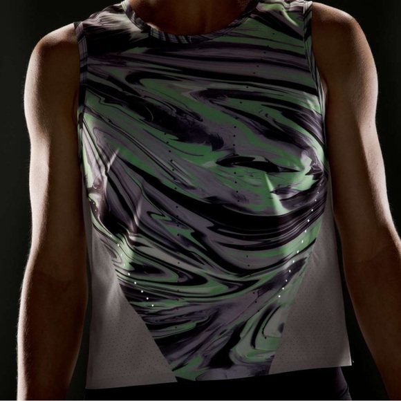 NWT Lululemon Swift Ventilated Running Tank Top
Paint Glide Warp Multi | 8 - Picture 3 of 5